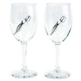 Два бокала с тюльпанами